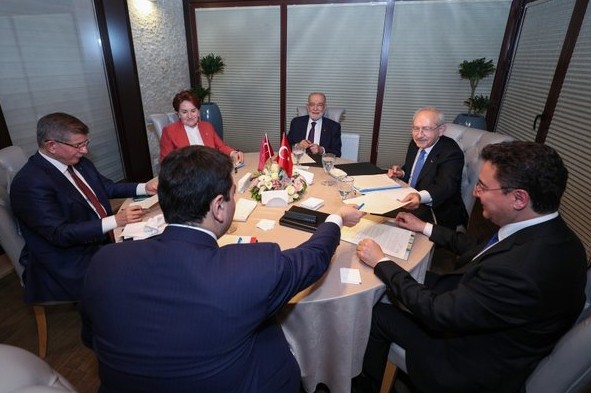 Adaylığa hazırlanan Akşener'den İmamoğlu ile sır görüşme...